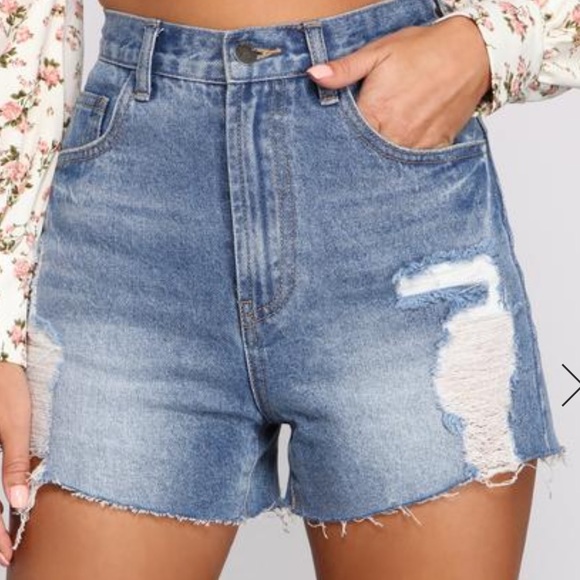 WINDSOR STORE HIGH RISE VINTAGE CUTOFF SHORTS - Picture 2 of 2